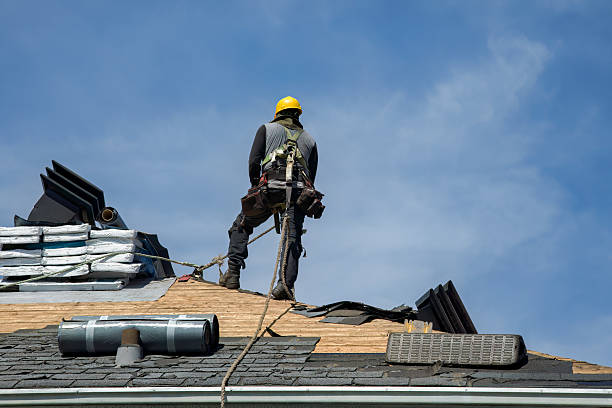 Professional Gutter Installation technician working in New Hartford, IA
